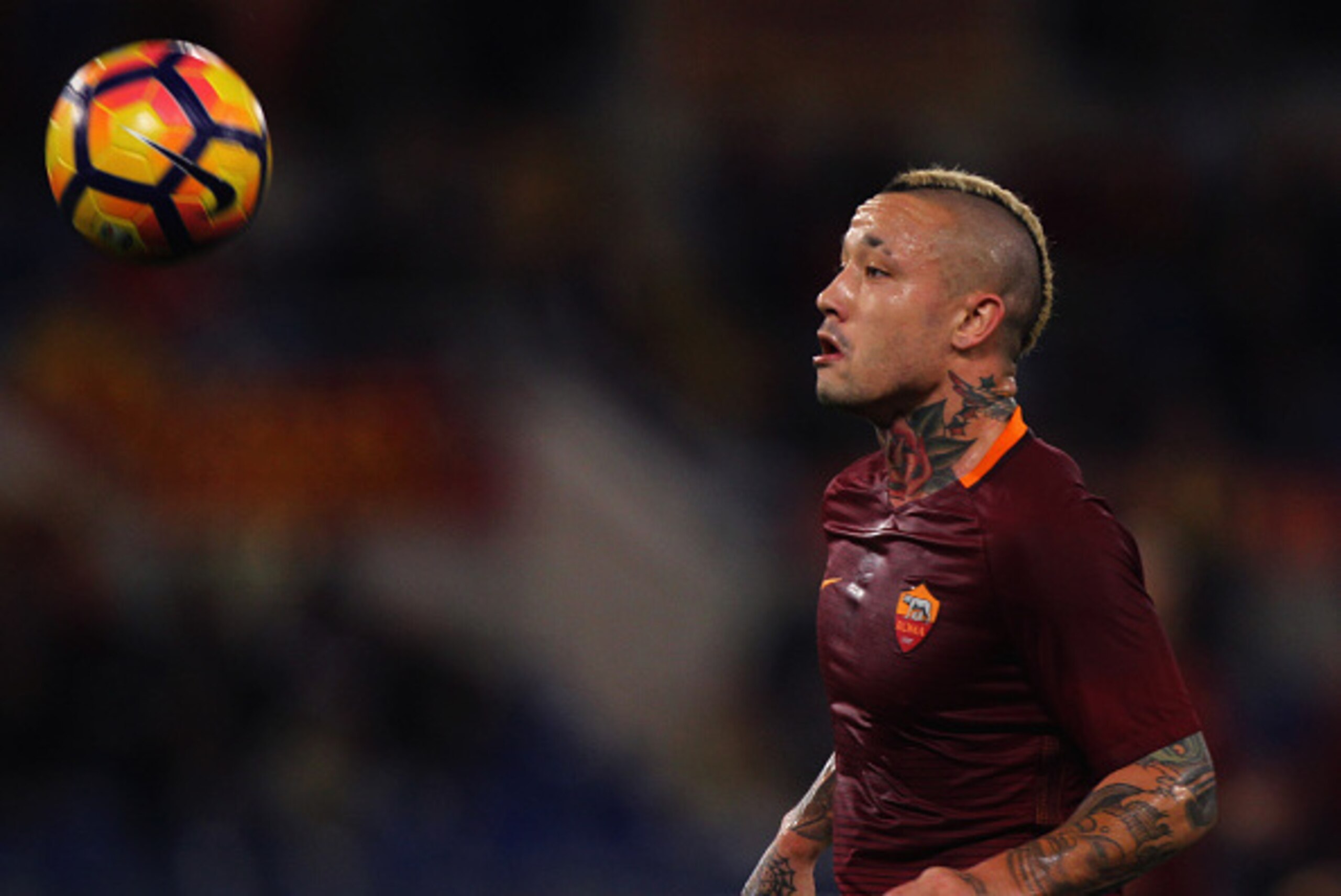 ROME, ITALY - NOVEMBER 06: Radja Nainggolan of AS Roma in action during the Serie A match between AS Roma and Bologna FC at Stadio Olimpico on November 6, 2016 in Rome, Italy.  (Photo by Paolo Bruno/Getty Images)