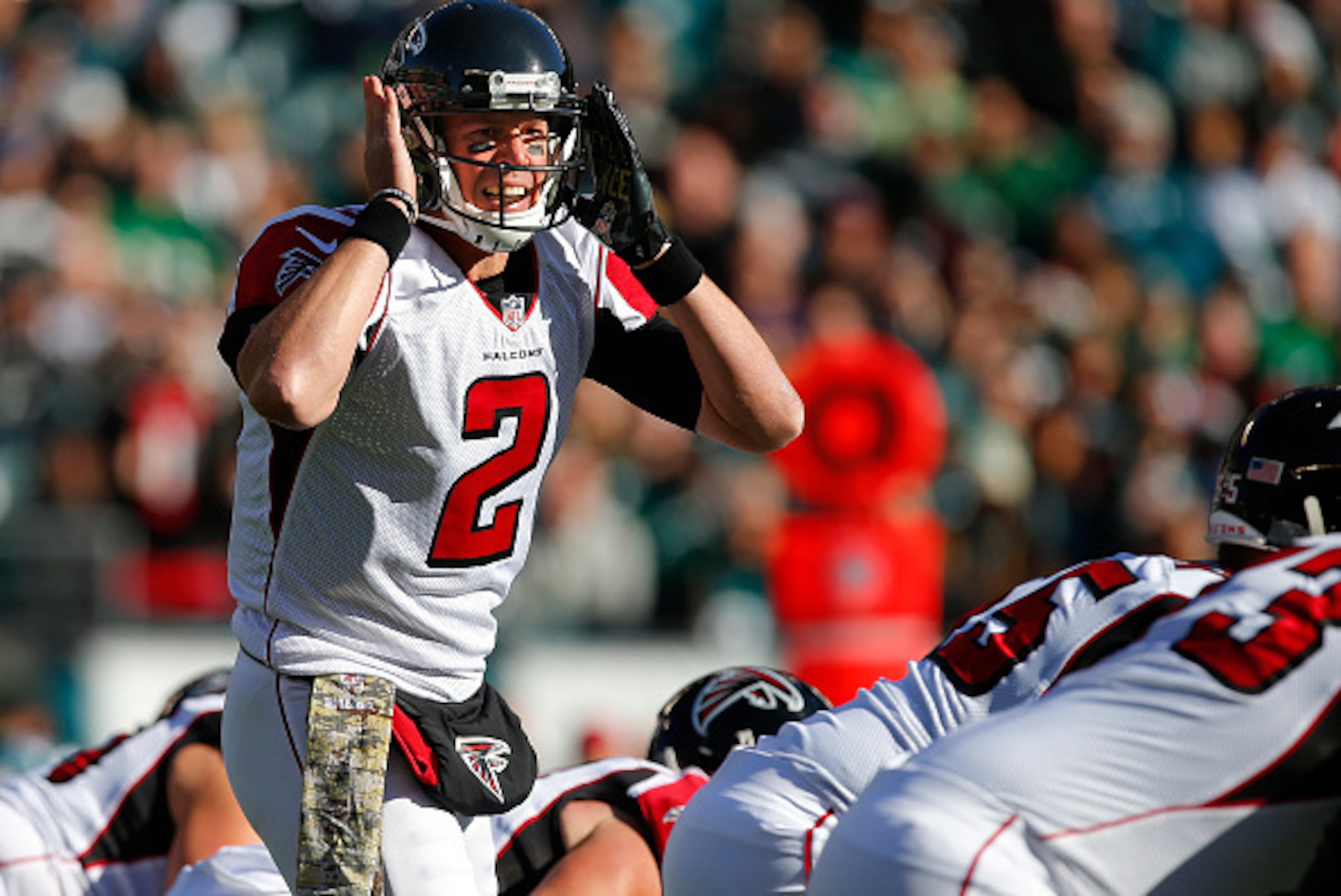 PHILADELPHIA, PA - NOVEMBER 13: Quarterback Matt Ryan #2 of the Atlanta Falcons calls a play against the Philadelphia Eagles during a game at Lincoln Financial Field on November 13, 2016 in Philadelphia, Pennsylvania. (Photo by Rich Schultz/Getty Images) PHILADELPHIA, PA - NOVEMBER 13: Quarterback Matt Ryan #2 of the Atlanta Falcons calls a play against the Philadelphia Eagles during a game at Lincoln Financial Field on November 13, 2016 in Philadelphia, Pennsylvania. (Photo by Rich Schultz/Getty Images)