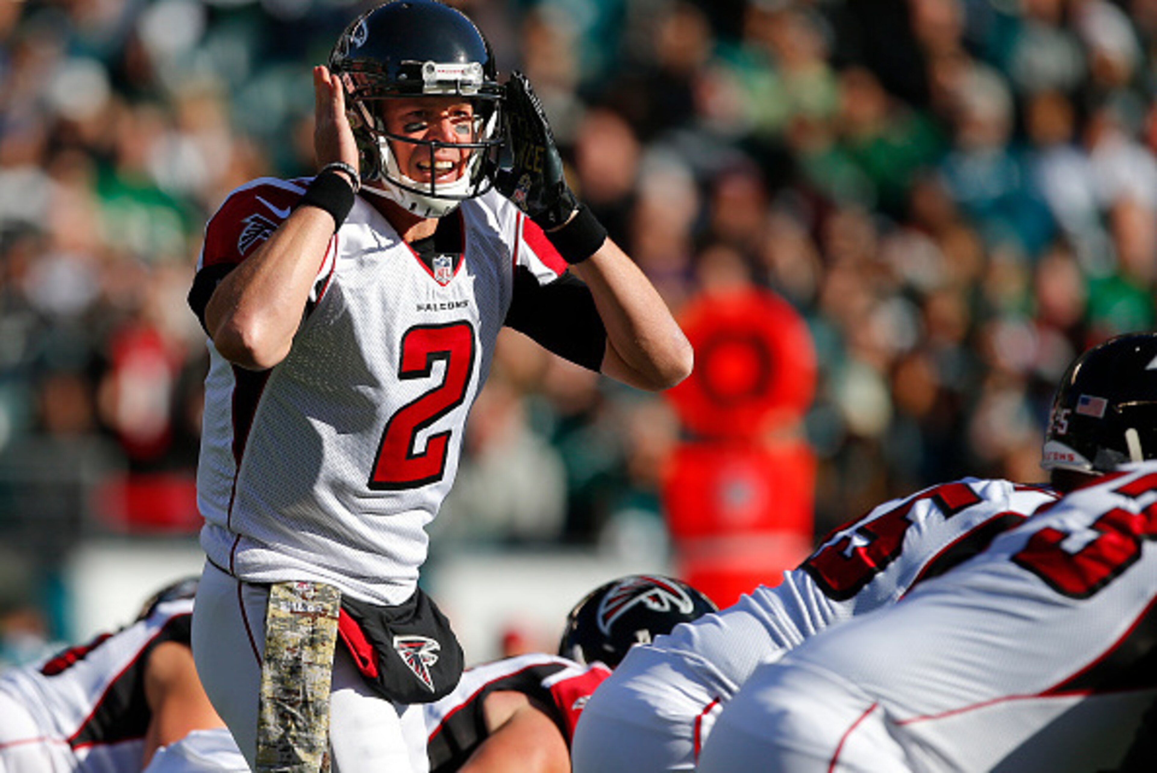 PHILADELPHIA, PA - NOVEMBER 13: Quarterback Matt Ryan #2 of the Atlanta Falcons calls a play against the Philadelphia Eagles during a game at Lincoln Financial Field on November 13, 2016 in Philadelphia, Pennsylvania. (Photo by Rich Schultz/Getty Images)