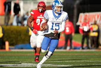 LOUISVILLE, KY - NOVEMBER 26:  Stephen Johnson #15 of the Kentucky Wildcats runs with the ball during the game against the Louisville Cardinals at Papa John's Cardinal Stadium on November 26, 2016 in Louisville, Kentucky.  (Photo by Andy Lyons/Getty Image