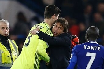 Chelsea's Belgian goalkeeper Thibaut Courtois (L) is hugged by Chelsea's Italian head coach Antonio Conte (R) at the end of the English Premier League football match between Chelsea and Tottenham Hotspur at Stamford Bridge in London on November 26, 2016. 