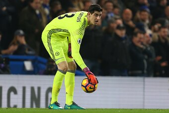 LONDON, ENGLAND - NOVEMBER 26: Thibaut Courtois of Chelsea during the Premier League match between Chelsea and Tottenham Hotspur at Stamford Bridge on November 26, 2016 in London, England. (Photo by Catherine Ivill - AMA/Getty Images)
