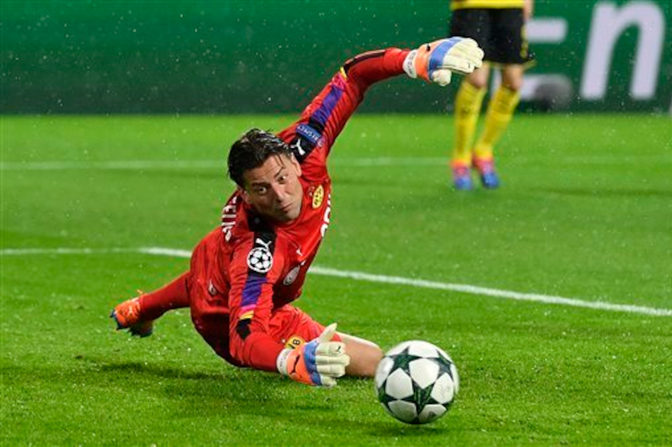 Roman Weidenfeller has not exactly had a smooth start to his stint as the first-choice 'keeper.
