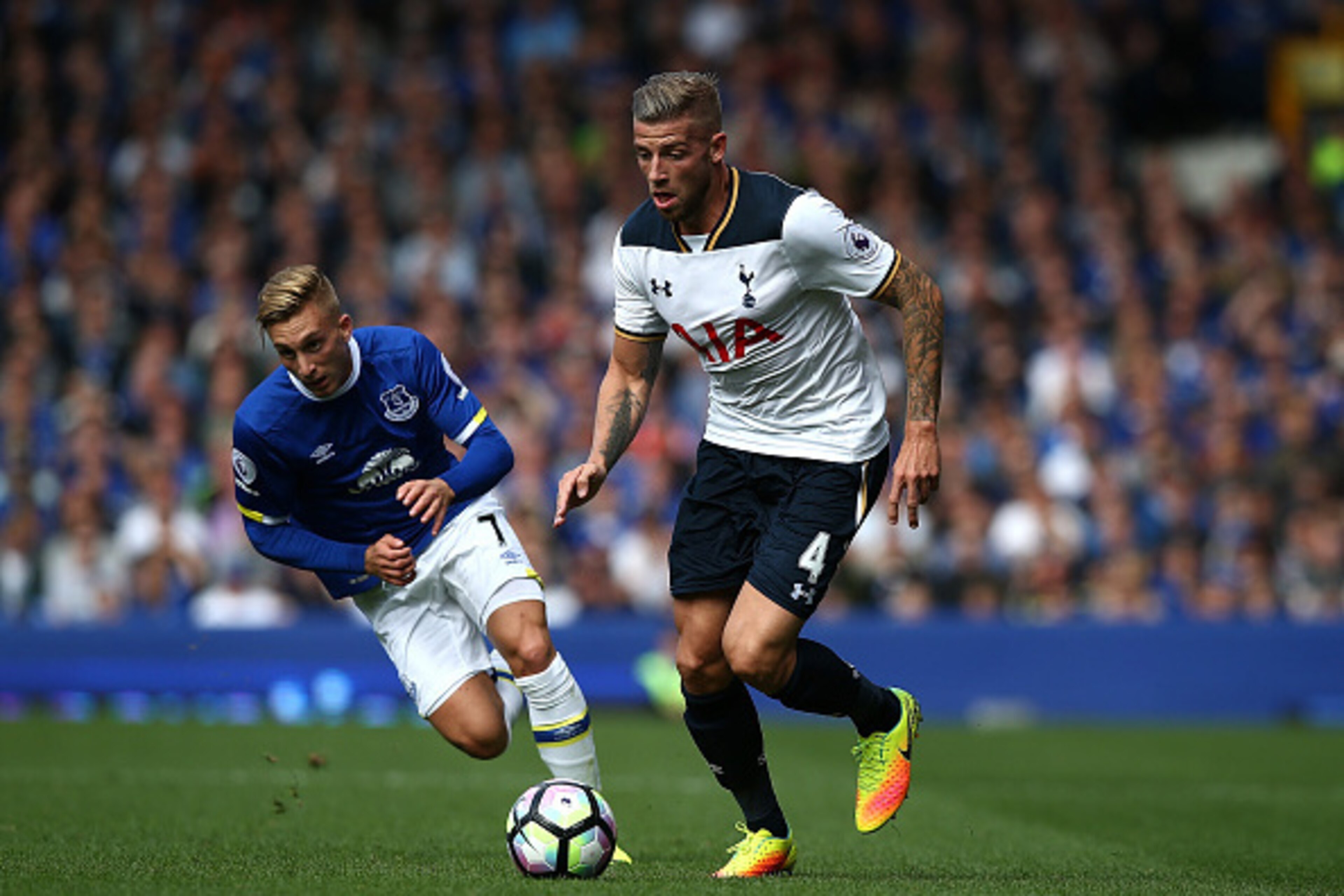 LIVERPOOL, ENGLAND - AUGUST 13: Toby Alderweireld of Tottenham Hotspur controls the ball from Gerard Deulofeu of Everton during the Premier League match between Everton and Tottenham Hotspur at Goodison Park on August 13, 2016 in Liverpool, England. (P LIVERPOOL, ENGLAND - AUGUST 13: Toby Alderweireld of Tottenham Hotspur controls the ball from Gerard Deulofeu of Everton during the Premier League match between Everton and Tottenham Hotspur at Goodison Park on August 13, 2016 in Liverpool, England. (P