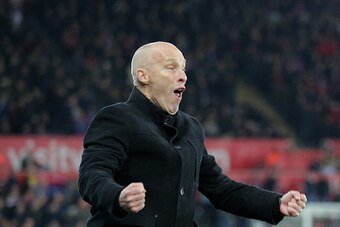 SWANSEA, WALES - NOVEMBER 26: Swansea City manager Bob Bradley celebrates as Fernando Llorente of Swansea City scores his winning goal during the Premier League match between Swansea City and Crystal Palace at The Liberty Stadium on November 26, 2016 in S