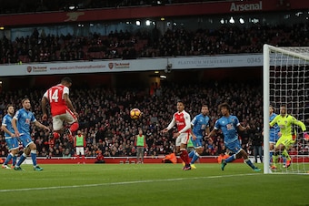 LONDON, ENGLAND - NOVEMBER 27:  Theo Walcott of Arsenal scores his team's second goal during the Premier League match between Arsenal and AFC Bournemouth at Emirates Stadium on November 27, 2016 in London, England.  (Photo by Matthew Ashton - AMA/Getty Im