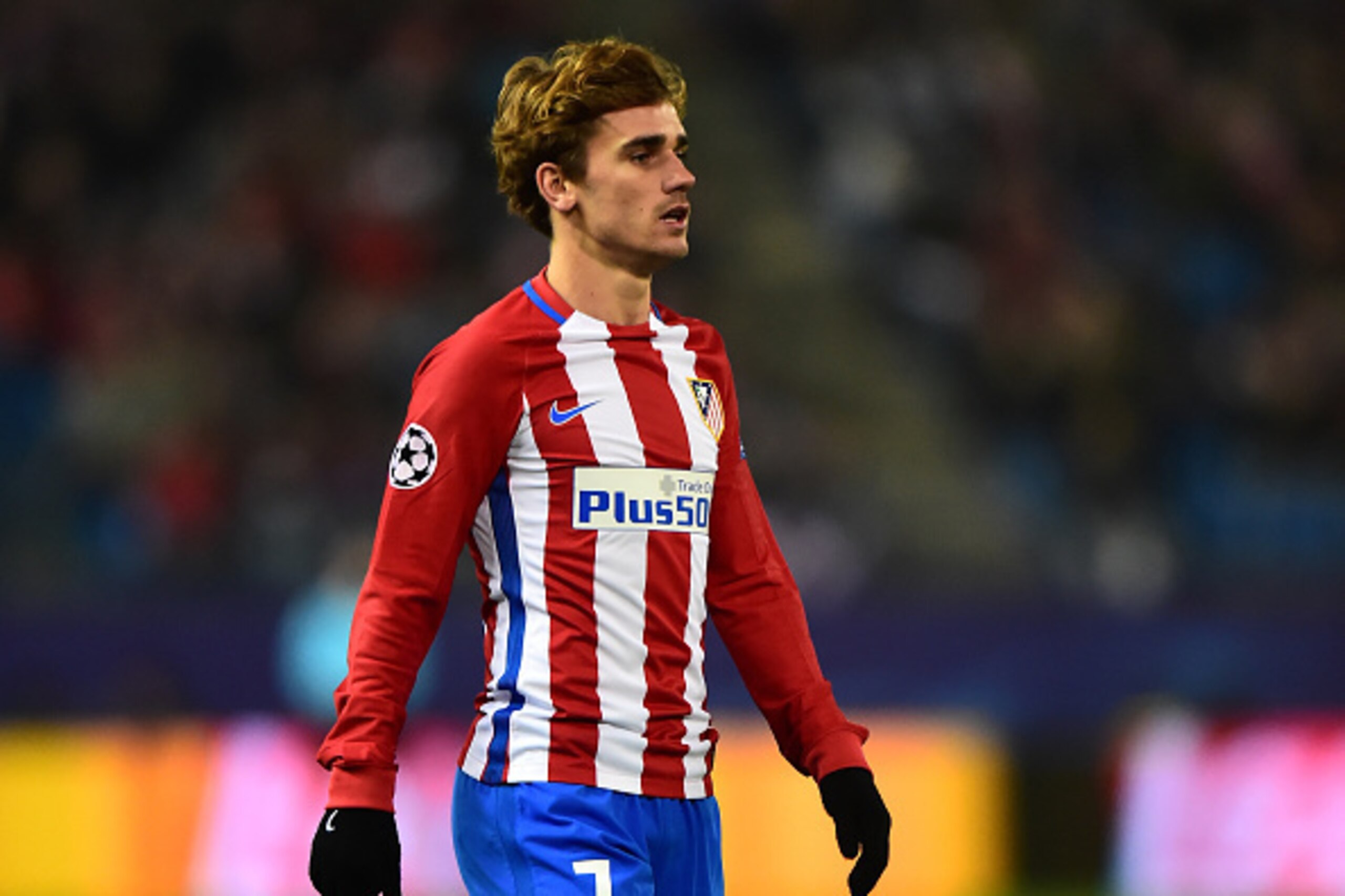 MADRID, SPAIN - NOVEMBER 23:  Antoine Griezmann of Atletico Madrid looks on during the UEFA Champions League match between Club Atletico de Madrid and PSV Eindhoven at Vicente Calderon Stadium on November 23, 2016 in Madrid, Spain.  (Photo by Richard Mart