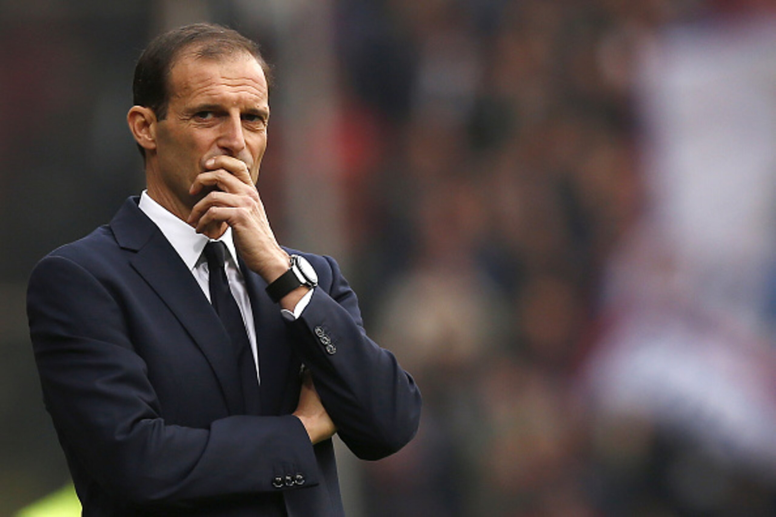 Juventus' Italian head coach Massimiliano Allegri looks on during the Italian Serie A football match between Genoa and Juventus on November 27, 2016 at the 'Luigi Ferraris' stadium in Genoa. / AFP / MARCO BERTORELLO        (Photo credit should read MARCO 