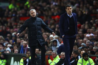 MANCHESTER, ENGLAND - NOVEMBER 27: Jose Mourinho, Manager of Manchester United reacts during the Premier League match between Manchester United and West Ham United at Old Trafford on November 27, 2016 in Manchester, England.  (Photo by Clive Brunskill/Get