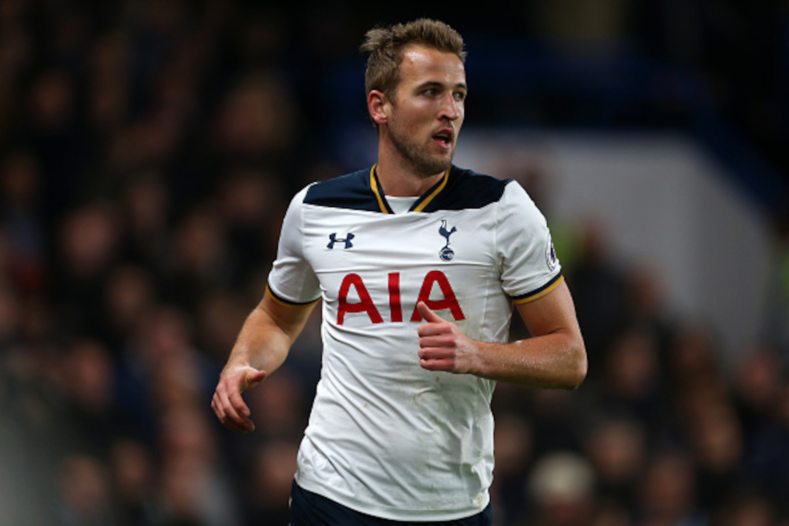LONDON, ENGLAND - NOVEMBER 26: Harry Kane of Tottenham Hotspur during the Premier League match between Chelsea and Tottenham Hotspur at Stamford Bridge on November 26, 2016 in London, England. (Photo by Catherine Ivill - AMA/Getty Images)