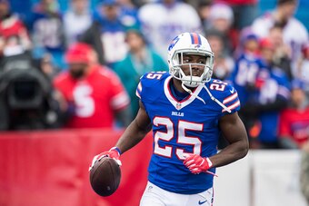 ORCHARD PARK, NY - NOVEMBER 27:  LeSean McCoy #25 of the Buffalo Bills warms up before the game against the Jacksonville Jaguars on November 27, 2016 at New Era Field in Orchard Park, New York.  (Photo by Brett Carlsen/Getty Images)