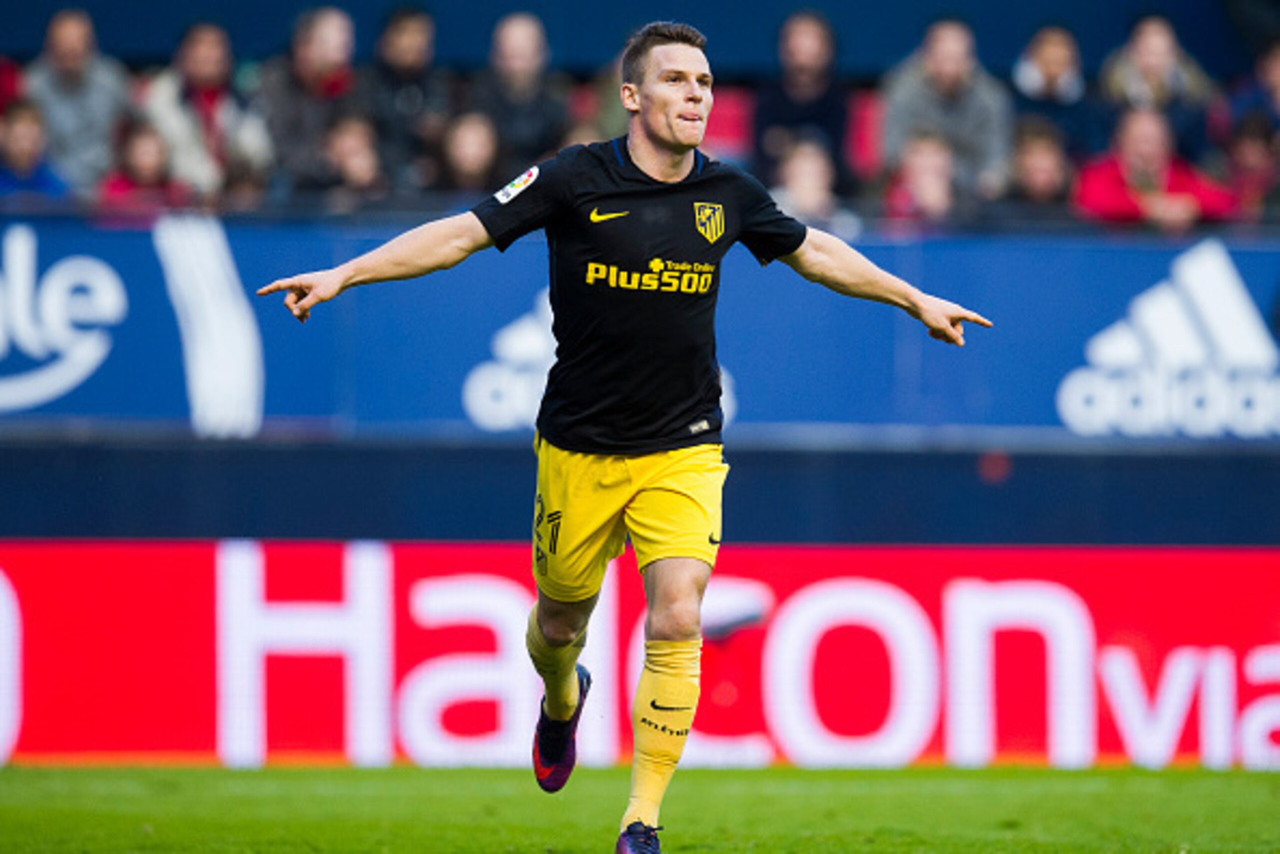 PAMPLONA, SPAIN - NOVEMBER 27:  Kevin Gameiro of Atletico Madrid celebrates after scoring his team's second goal during the La Liga match between CA Osasuna and Atletico Madrid at Estadio Reyno de Navarra on November 27, 2016 in Pamplona, Spain.  (Photo b