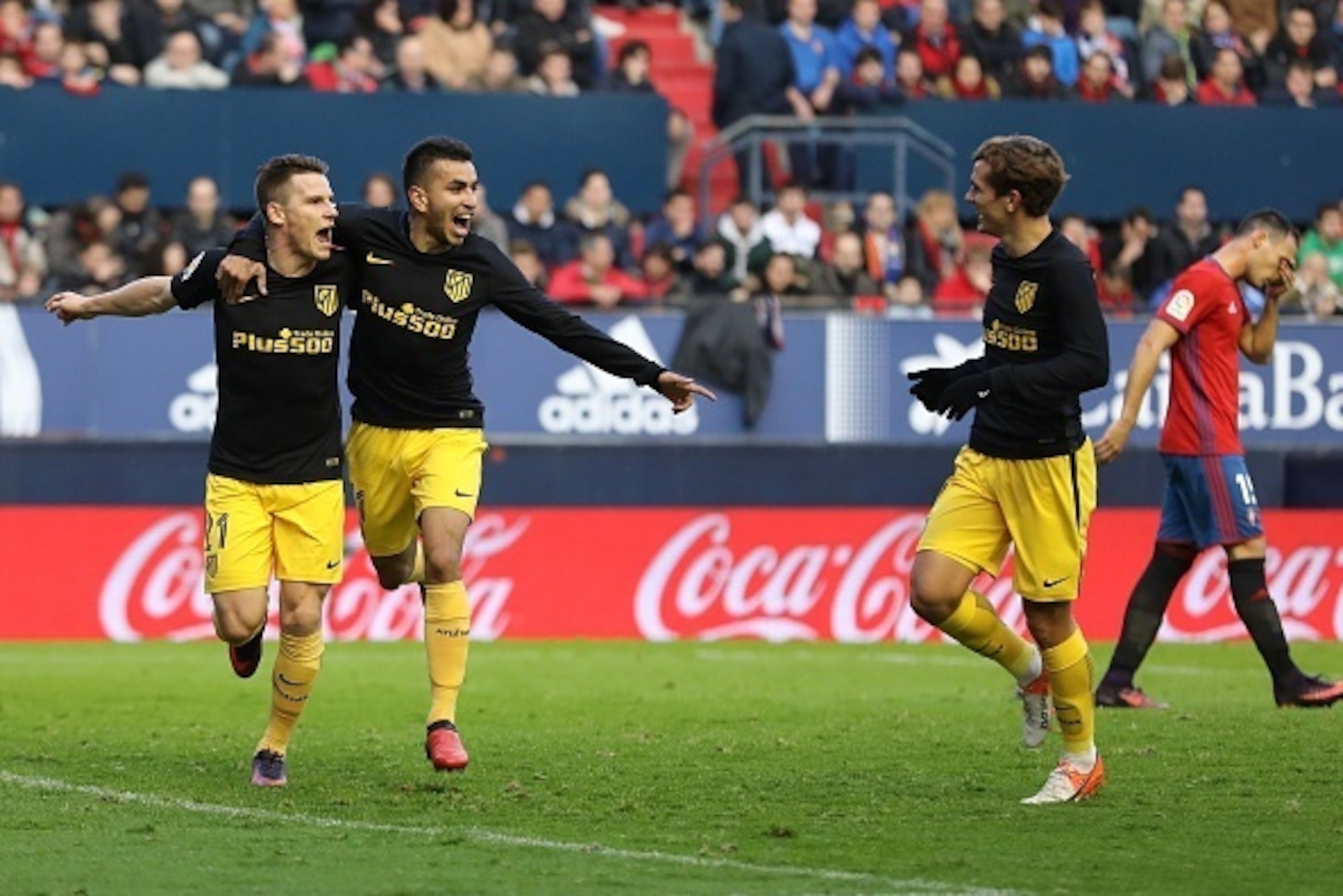 Atletico Madrid's French forward Kevin Gameiro (L) celebrates with Atletico Madrid's Argentinian midfielder Angel Correa (C) and Atletico Madrid's French forward Antoine Griezmann during the Spanish league football match CA Osasuna vs Club Atletico de Mad