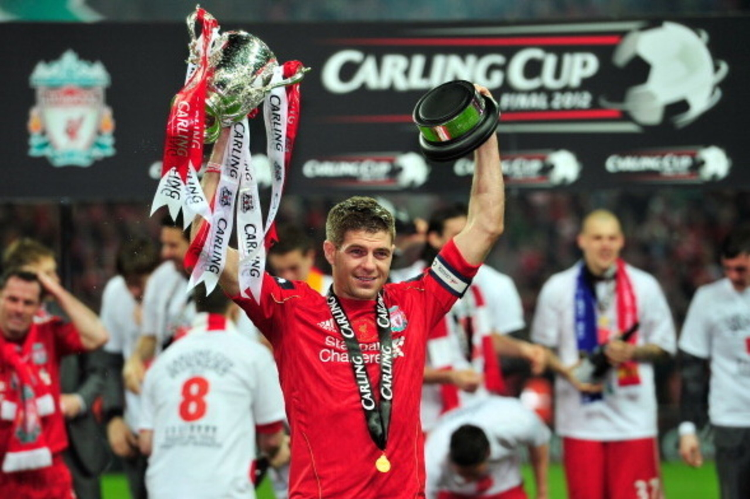Liverpool's English footballer Steven Gerrard celebrates with the trophy after his team beat Cardiff City to win the League Cup Final at Wembley Stadium in London, on February 26, 2012. AFP PHOTO/GLYN KIRK
RESTRICTED TO EDITORIAL USE. No use with unauthor