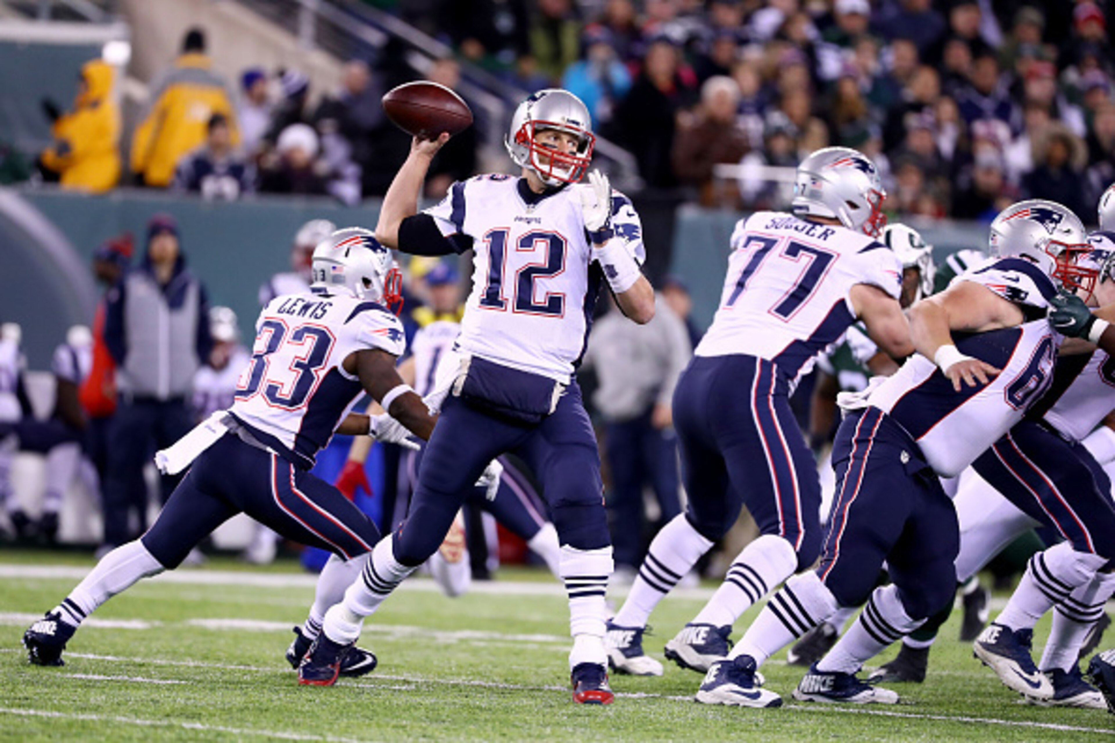 EAST RUTHERFORD, NJ - NOVEMBER 27:  Tom Brady #12 of the New England Patriots throws a pass against the New York Jets during the first half in the game at MetLife Stadium on November 27, 2016 in East Rutherford, New Jersey.  (Photo by Al Bello/Getty Image