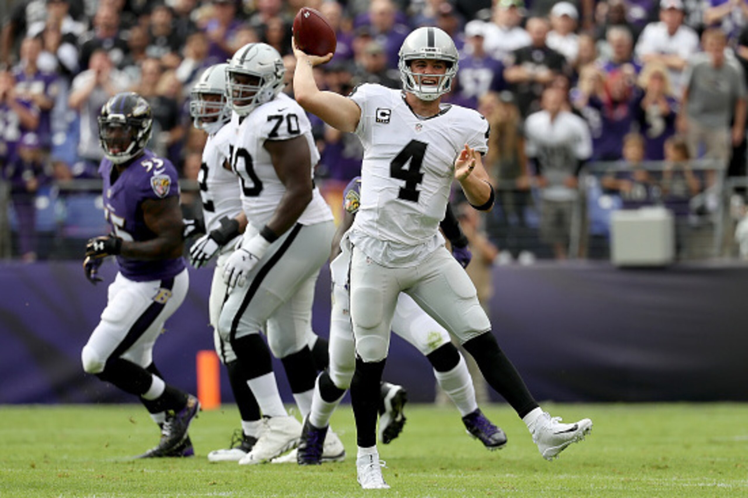 BALTIMORE, MD - OCTOBER 2:  Derek Carr #4 of the Oakland Raiders throws a pass in the first quarter against the Baltimore Ravens at M&T Bank Stadium on October 2, 2016 in Baltimore, Maryland. (Photo by Rob Carr/Getty Images)