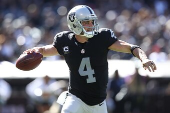 OAKLAND, CA - OCTOBER 09:  Derek Carr #4 of the Oakland Raiders in action against the San Diego Chargers at Oakland-Alameda County Coliseum on October 9, 2016 in Oakland, California.  (Photo by Ezra Shaw/Getty Images)