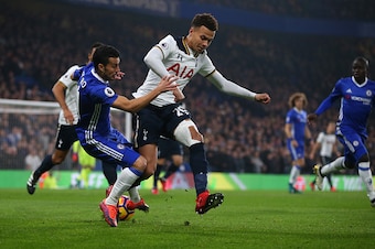 LONDON, ENGLAND - NOVEMBER 26: Pedro of Chelsea and Dele Alli of Tottenham Hotspur during the Premier League match between Chelsea and Tottenham Hotspur at Stamford Bridge on November 26, 2016 in London, England. (Photo by Catherine Ivill - AMA/Getty Imag