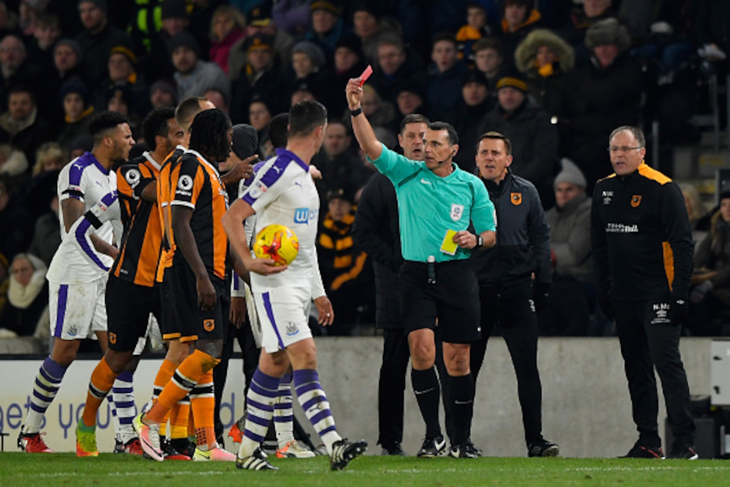 HULL, ENGLAND - NOVEMBER 29:  Dieumerci Mbokani of Hull City (5L) is shown a red card by referee Neil Swarbrick and is sent off during the EFL Cup Quarter-Final match between Hull City and Newcastle United at KCOM Stadium on November 29, 2016 in Hull, Eng