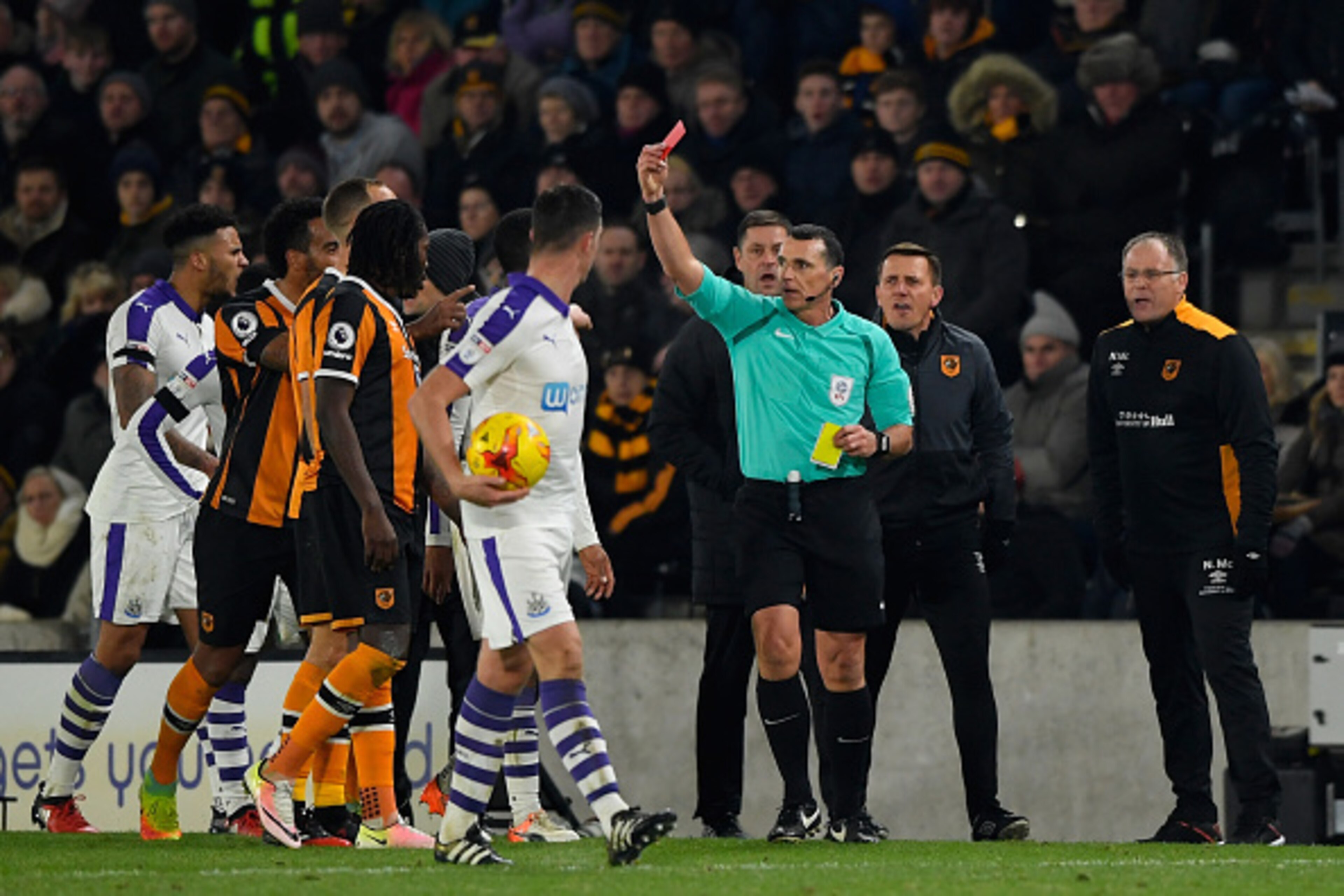 HULL, ENGLAND - NOVEMBER 29:  Dieumerci Mbokani of Hull City (5L) is shown a red card by referee Neil Swarbrick and is sent off during the EFL Cup Quarter-Final match between Hull City and Newcastle United at KCOM Stadium on November 29, 2016 in Hull, Eng