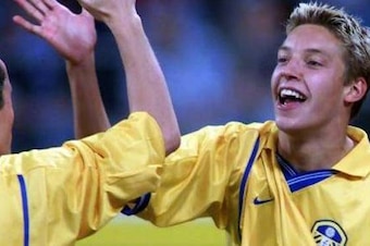 Alan Smith scored with his very first touch for Leeds.