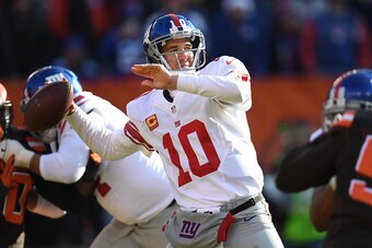 CLEVELAND, OH - NOVEMBER 27:  Eli Manning #10 of the New York Giants drops back to pass during the second quarter against the Cleveland Browns at FirstEnergy Stadium on November 27, 2016 in Cleveland, Ohio. (Photo by Jason Miller/Getty Images)