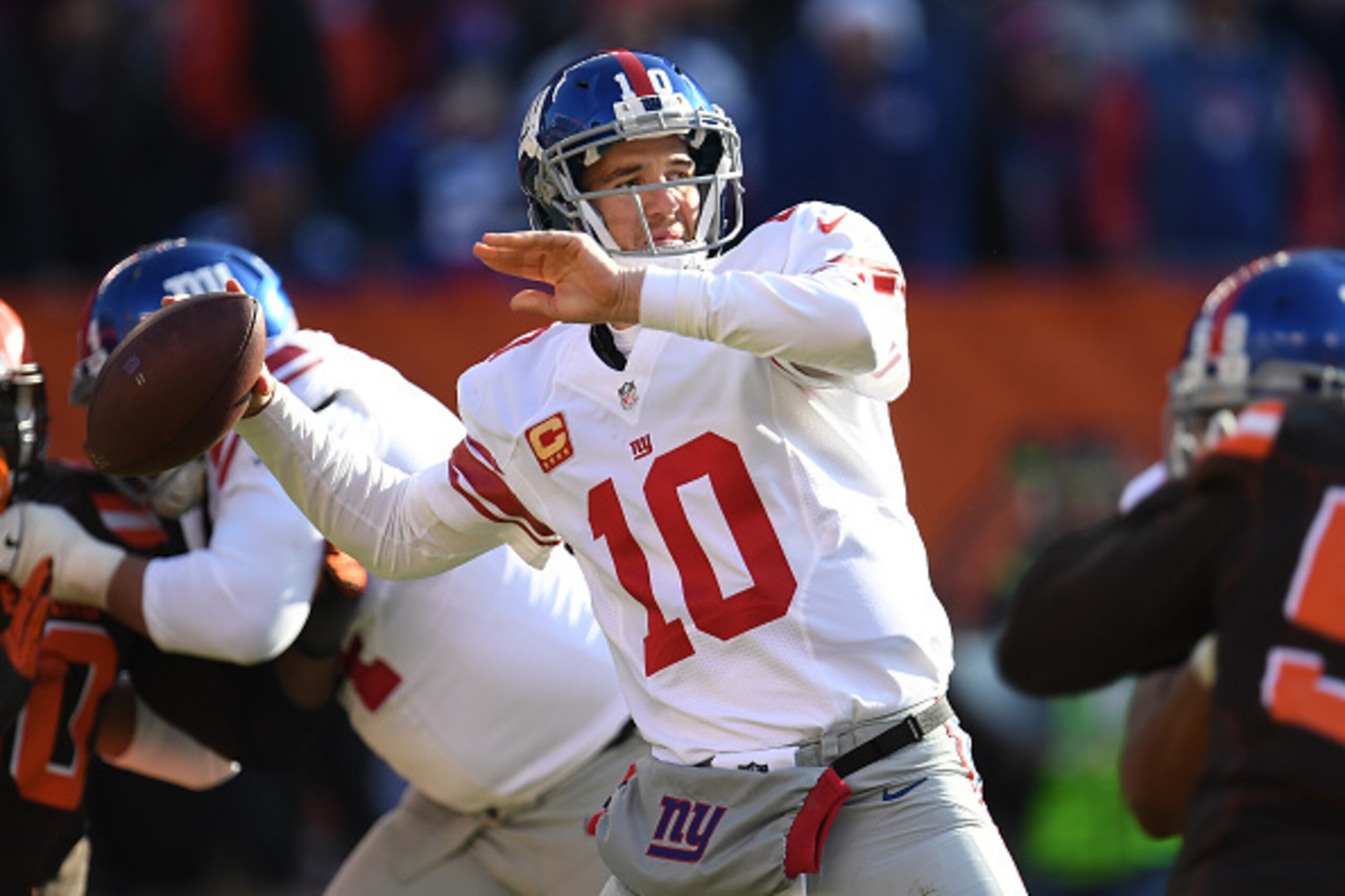 CLEVELAND, OH - NOVEMBER 27: Eli Manning #10 of the New York Giants drops back to pass during the second quarter against the Cleveland Browns at FirstEnergy Stadium on November 27, 2016 in Cleveland, Ohio. (Photo by Jason Miller/Getty Images) CLEVELAND, OH - NOVEMBER 27: Eli Manning #10 of the New York Giants drops back to pass during the second quarter against the Cleveland Browns at FirstEnergy Stadium on November 27, 2016 in Cleveland, Ohio. (Photo by Jason Miller/Getty Images)