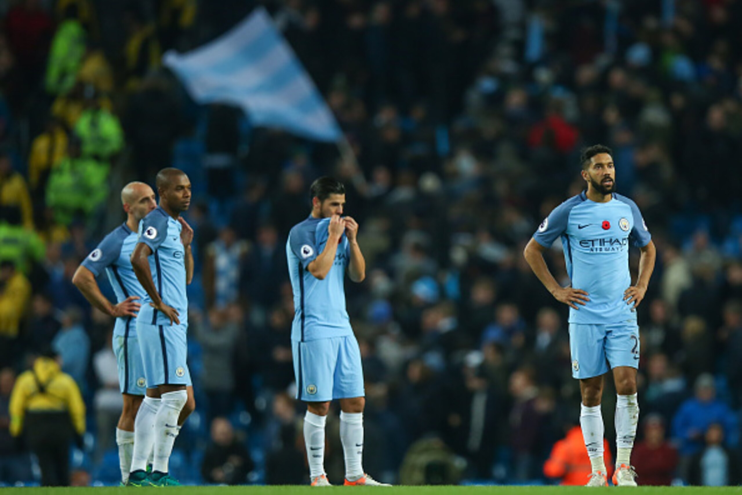 MANCHESTER, ENGLAND - NOVEMBER 05: Manchester City players dejected during the Premier League match between Manchester City and Middlesbrough at Etihad Stadium on November 5, 2016 in Manchester, England. (Photo by Robbie Jay Barratt - AMA/Getty Images)