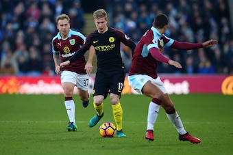 BURNLEY, ENGLAND - NOVEMBER 26: Kevin De Bruyne of Manchester City in action during the Premier League match between Burnley and Manchester City at Turf Moor on November 26, 2016 in Burnley, England.  (Photo by Alex Livesey/Getty Images)