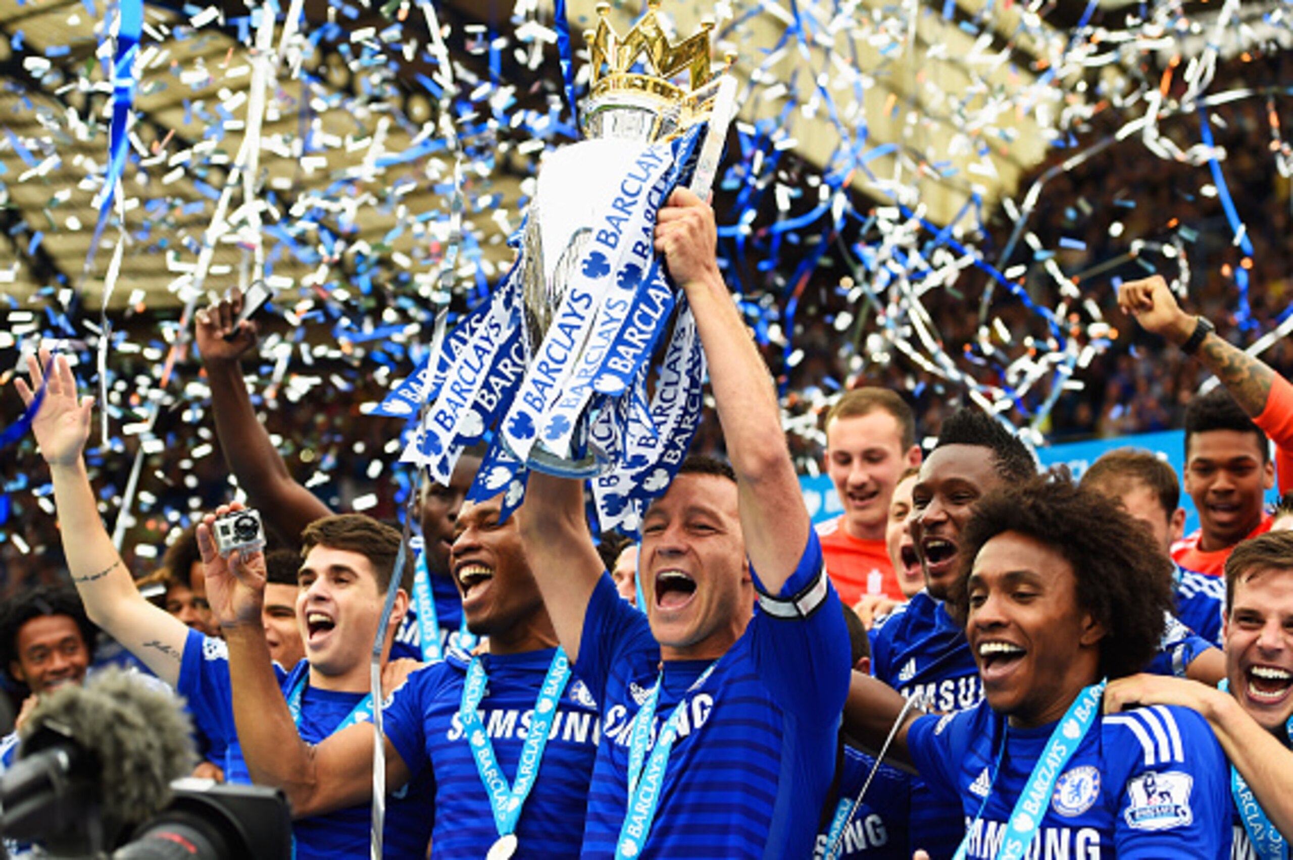 LONDON, ENGLAND - MAY 24:  John Terry of Chelsea celebrates with the trophy after the Barclays Premier League match between Chelsea and Sunderland at Stamford Bridge on May 24, 2015 in London, England. Chelsea were crowned Premier League champions.  (Phot