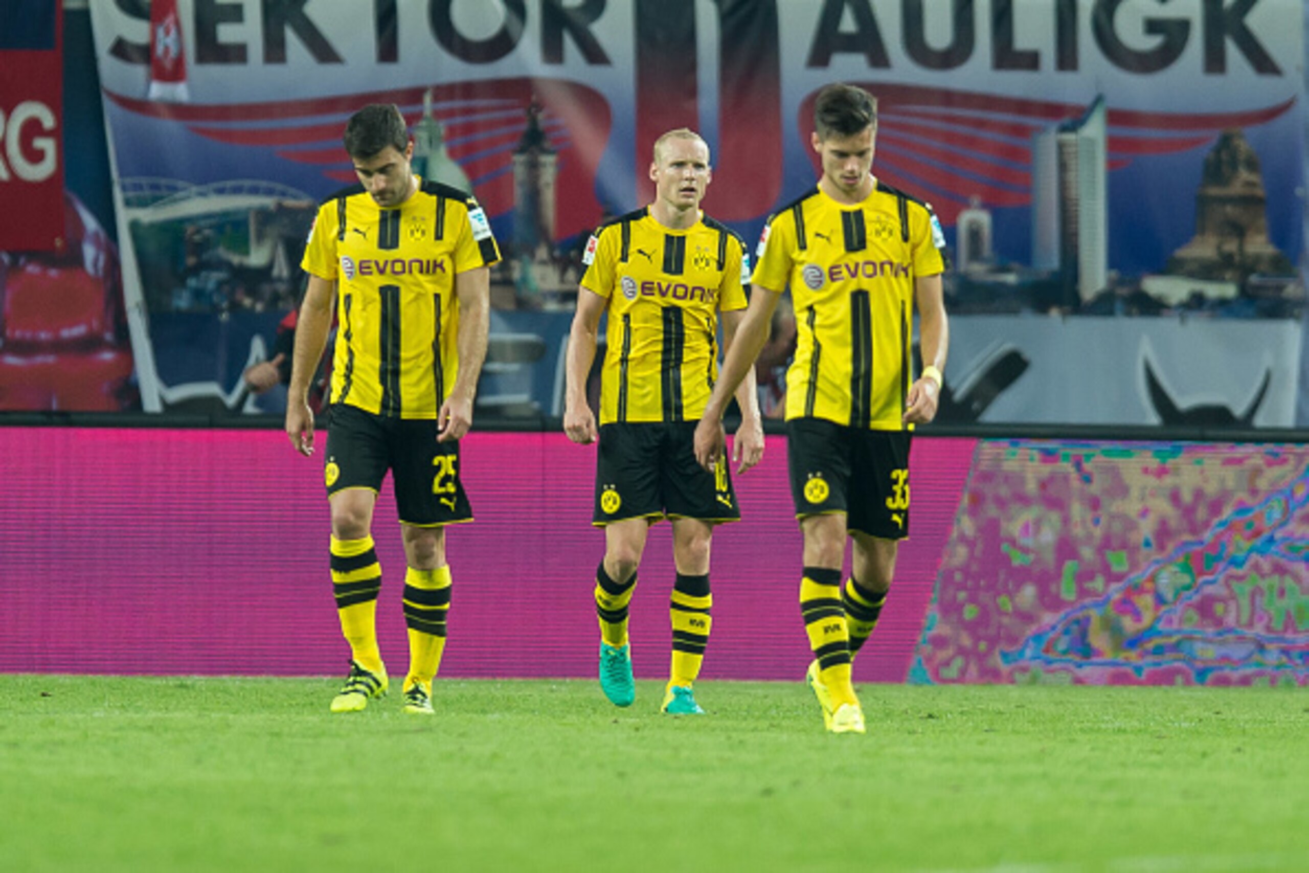 Leipzig, Germany 10.09.2016, 1.Bundesliga 2. Spieltag, RB Leipzig - BV Borussia Dortmund, 1:0,  Sokratis (BVB), Sebastian Rode (BVB) und Julian Weigl (BVB) nach dem gegentreffer zum 1:0   (Photo by TF-Images/Getty Images)
