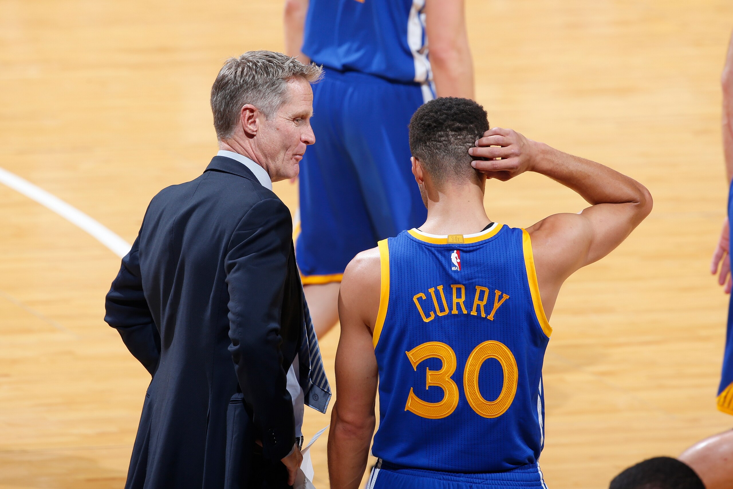 INDIANAPOLIS, IN - NOVEMBER 21: Head coach Steve Kerr and Stephen Curry #30 of the Golden State Warriors talk during the game against the Indiana Pacers at Bankers Life Fieldhouse on November 21, 2016 in Indianapolis, Indiana. The Warriors defeated the Pa