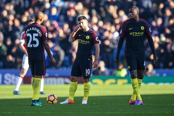 BURNLEY, ENGLAND - NOVEMBER 26: Sergio Aguero of Manchester City during the Premier League match between Burnley and Manchester City at Turf Moor on November 26, 2016 in Burnley, England. (Photo by Robbie Jay Barratt - AMA/Getty Images)