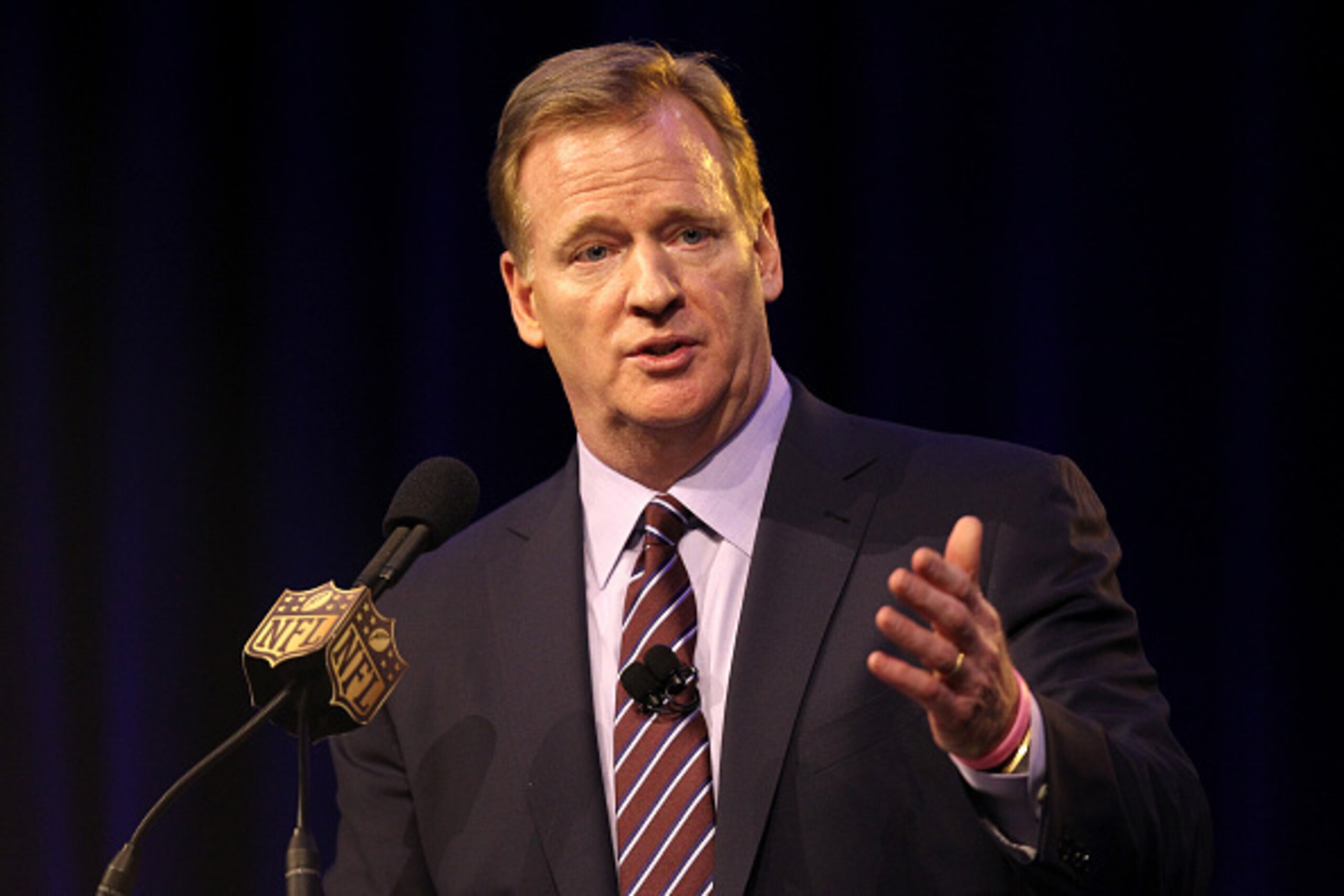 SAN FRANCISCO, CA - FEBRUARY 05:  NFL Commissioner Roger Goodell speaks during a press conference prior to Super Bowl 50 at the Moscone Center West on February 5, 2016 in San Francisco, California.  (Photo by Mike Lawrie/Getty Images)