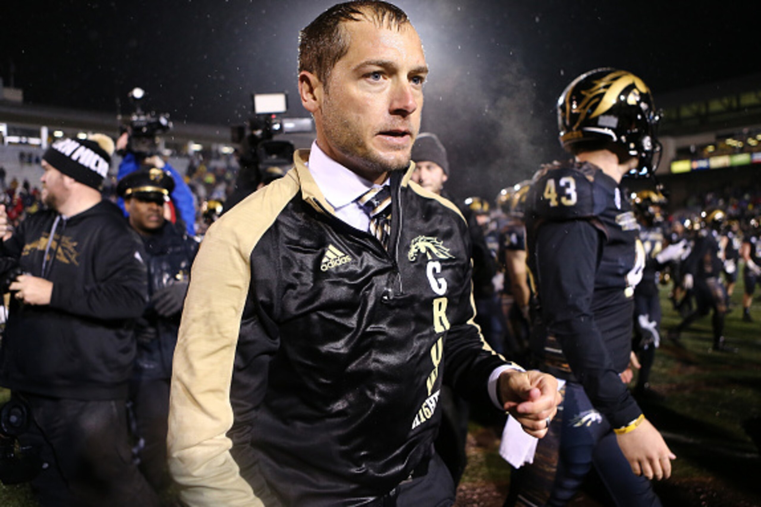 KALAMAZOO, MI - NOVEMBER 25: Head coach P.J. Fleck of the Western Michigan Broncos celebrates after defeating the Toledo Rockets 55 - 35 at Waldo Stadium on November 25, 2016 in Kalamazoo, Michigan. (Photo by Rey Del Rio/Getty Images)