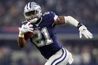 ARLINGTON, TX - NOVEMBER 24:   Ezekiel Elliott #21 of the Dallas Cowboys rushes the ball during the fourth quarter against the Washington Redskins at AT&T Stadium on November 24, 2016 in Arlington, Texas.  (Photo by Tom Pennington/Getty Images)