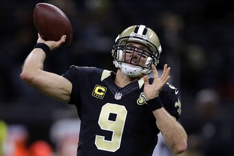 NEW ORLEANS, LA - NOVEMBER 27: Drew Brees #9 of the New Orleans Saints warms up before a game against the Los Angeles Rams at the Mercedes-Benz Superdome on November 27, 2016 in New Orleans, Louisiana.  (Photo by Sean Gardner/Getty Images)