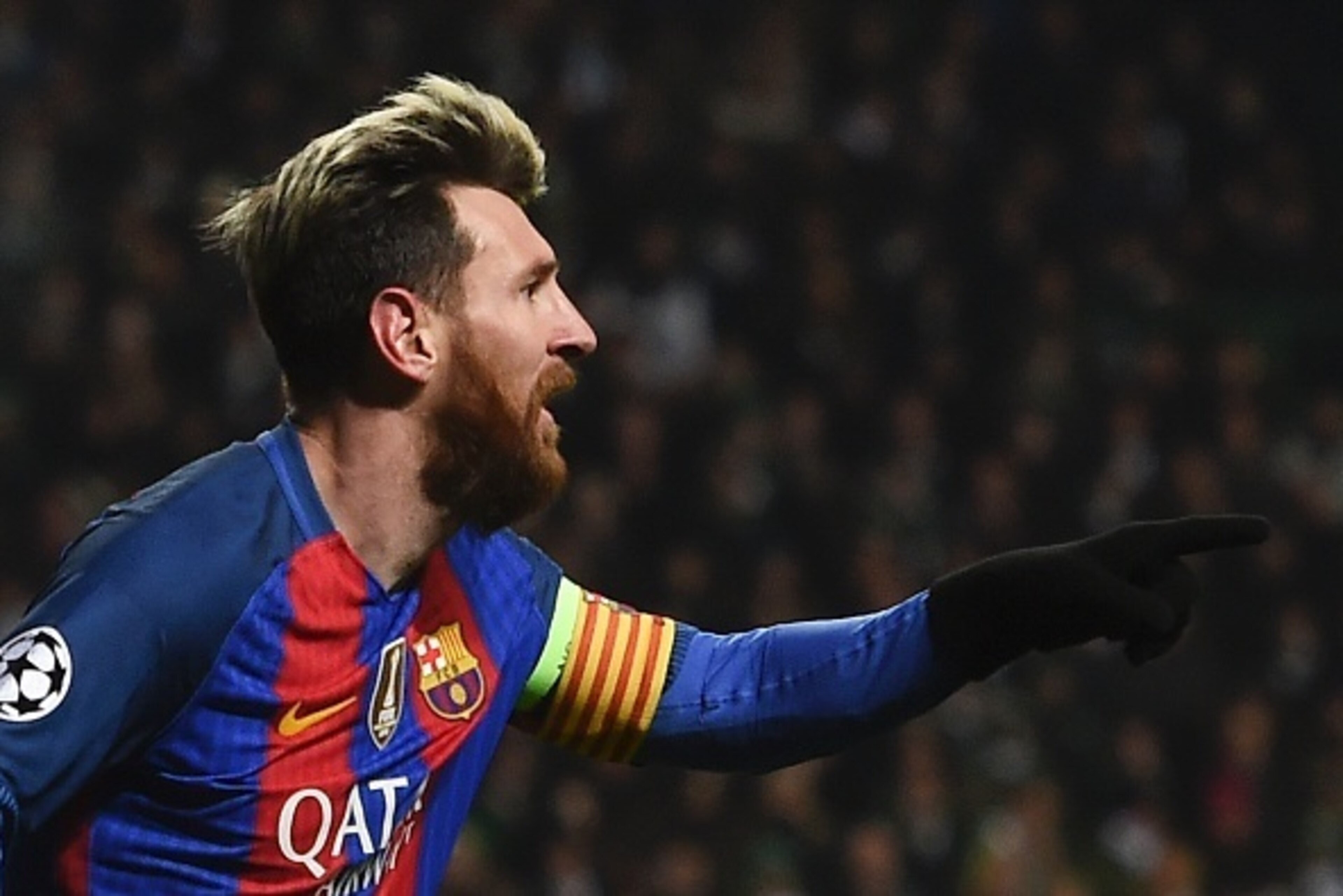 TOPSHOT - Barcelona's Argentinian striker Lionel Messi celebrates scoring the opening goal during the UEFA Champions League group C football match between Celtic and Barcelona at Celtic Park in Glasgow on November 23, 2016. / AFP / Paul ELLIS (Phot TOPSHOT - Barcelona's Argentinian striker Lionel Messi celebrates scoring the opening goal during the UEFA Champions League group C football match between Celtic and Barcelona at Celtic Park in Glasgow on November 23, 2016. / AFP / Paul ELLIS (Phot