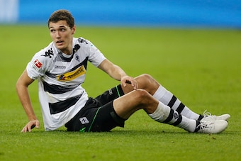Gelsenkirchen, Germany 02.10.2016, 1. Bundesliga, 6. Spieltag in Gelsenkirchen, FC Schalke 04 - Borussia Moenchengladbach, Andreas Christensen (Moenchengladbach) sitzt auf dem Rasen.   (Photo by TF-Images/Getty Images)