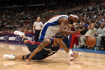 LOS ANGELES - MARCH 10:  Mo Williams #2 of the Cleveland Cavaliers and Baron Davis #1 of the Los Angeles Clippers chase after a loose ball during their game at Staples Center on March 10, 2009 in Los Angeles, California. NOTE TO USER: User expressly ackno