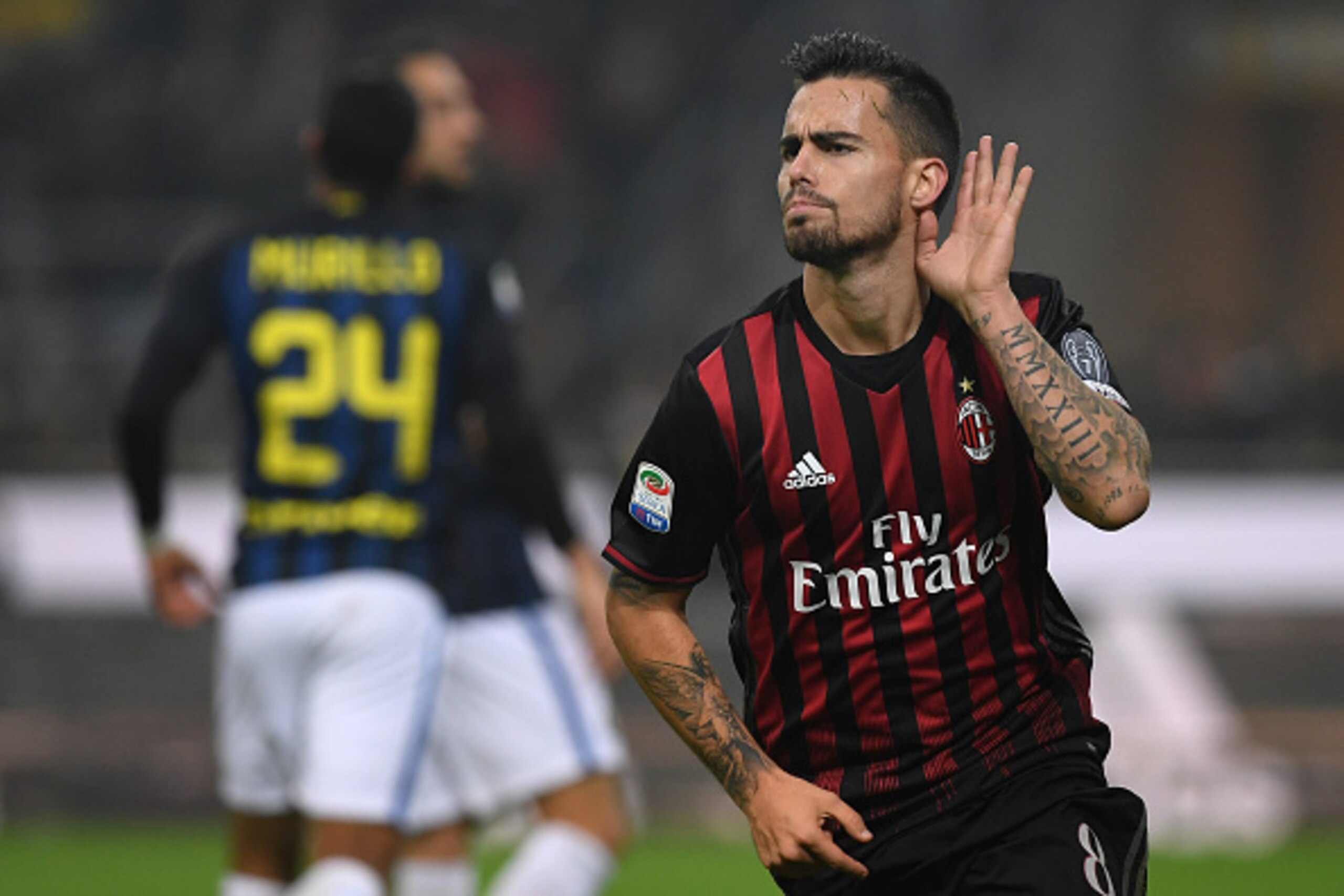 MILAN, ITALY - NOVEMBER 20:  Fernandez Suso of AC Milan celebrates his second goal during the Serie A match between AC Milan and FC Internazionale at Stadio Giuseppe Meazza on November 20, 2016 in Milan, Italy.  (Photo by Valerio Pennicino/Getty Images)