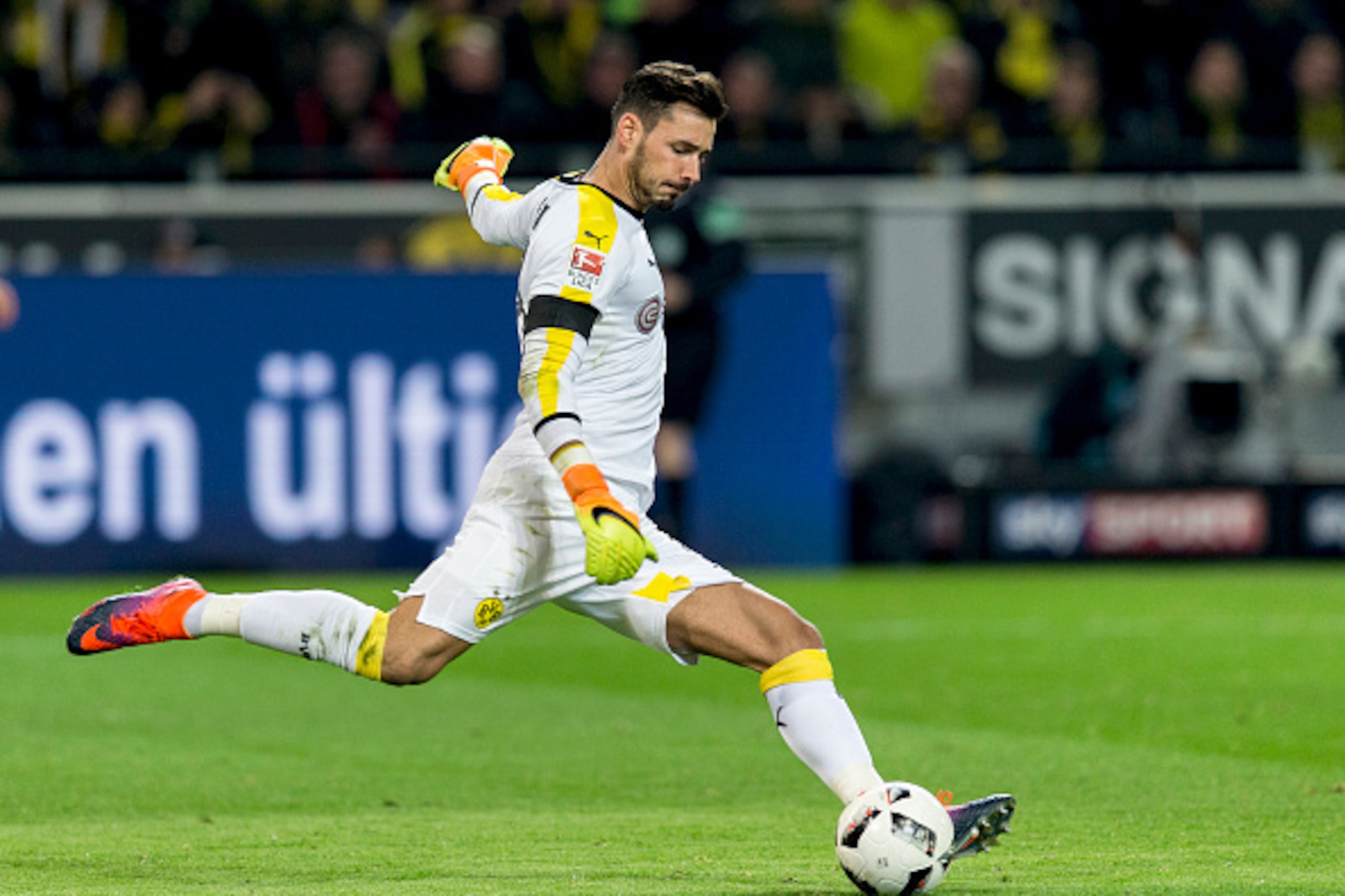 DORTMUND, GERMANY - NOVEMBER 19:  Goalkeeper Roman Buerki of Borussia Dortmund in action during the Bundesliga match between Borussia Dortmund and Bayern Muenchen at Signal Iduna Park on November 19, 2016 in Dortmund, Germany.  (Photo by Boris Streubel/Ge