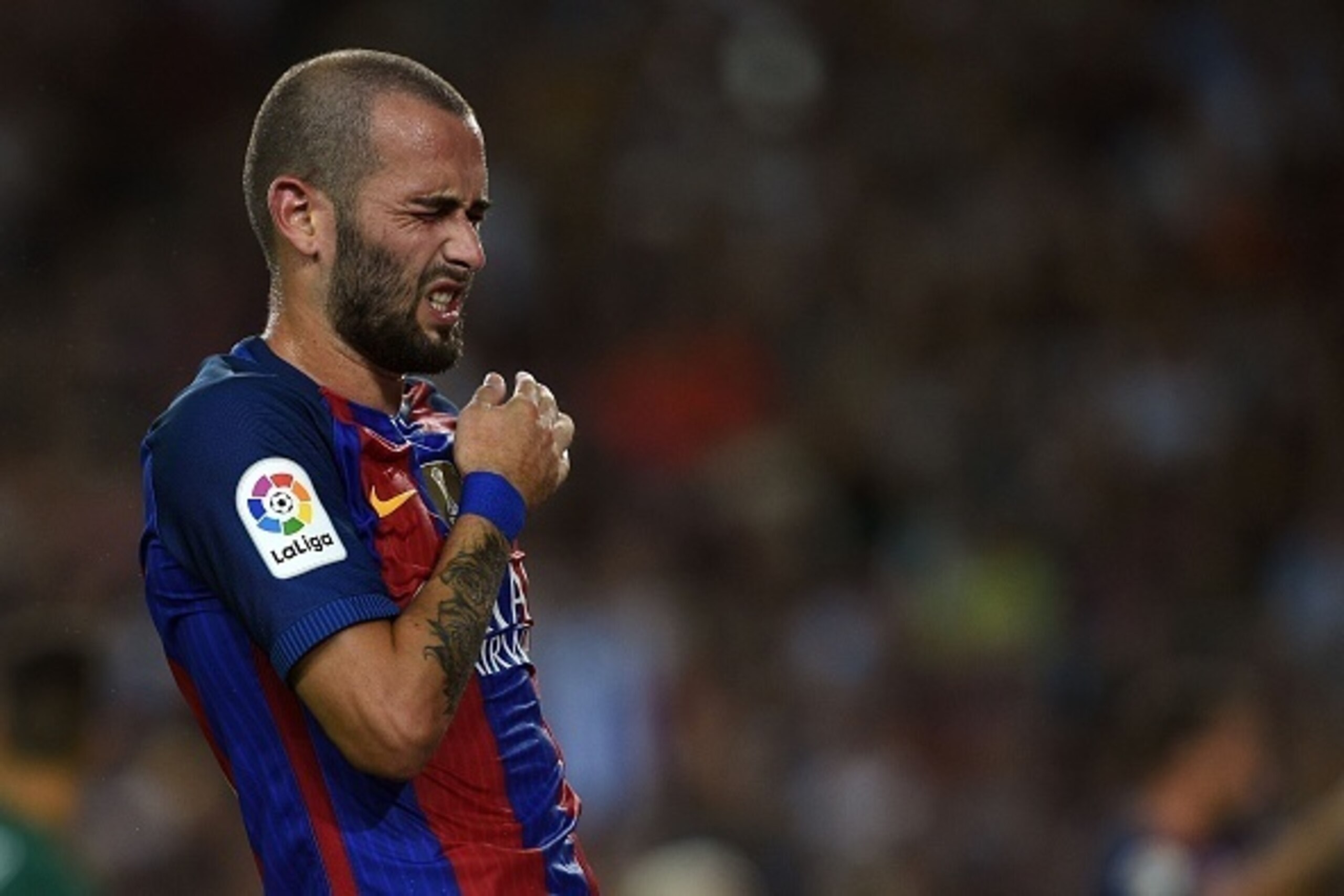 Barcelona's defender Aleix Vidal gestures during the Spanish league football match FC Barcelona vs Deportivo Alaves at the Camp Nou stadium in Barcelona on September 10, 2016. / AFP / LLUIS GENE (Photo credit should read LLUIS GENE/AFP/Getty Images Barcelona's defender Aleix Vidal gestures during the Spanish league football match FC Barcelona vs Deportivo Alaves at the Camp Nou stadium in Barcelona on September 10, 2016. / AFP / LLUIS GENE (Photo credit should read LLUIS GENE/AFP/Getty Images