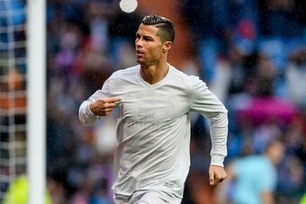 MADRID, SPAIN - NOVEMBER 26: Cristiano Ronaldo of Real Madrid in action during the La Liga match between Real Madrid and Real Sporting de Gijon at the Santiago Bernabeu Stadium on 26 November 2016 in Madrid, Spain. (Photo by Power Sport Images/Getty Image