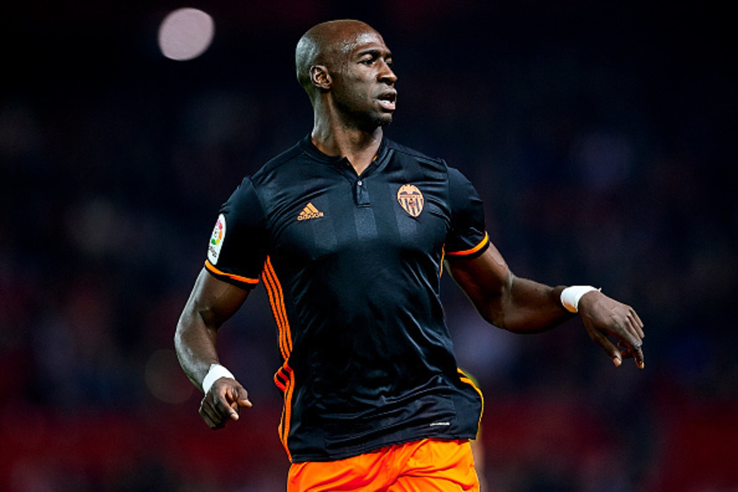SEVILLE, SPAIN - NOVEMBER 26: Eliaquim Mangala of Valencia CF looks on during the La Liga match between Sevilla FC and Valencia CF at Estadio Ramon Sanchez Pizjuan on November 26, 2016 in Seville, Spain. (Photo by Aitor Alcalde Colomer/Getty Images) SEVILLE, SPAIN - NOVEMBER 26: Eliaquim Mangala of Valencia CF looks on during the La Liga match between Sevilla FC and Valencia CF at Estadio Ramon Sanchez Pizjuan on November 26, 2016 in Seville, Spain. (Photo by Aitor Alcalde Colomer/Getty Images)