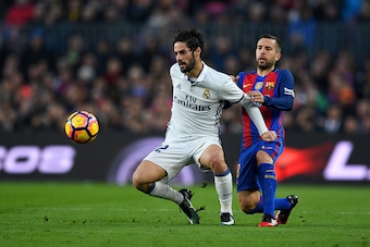 BARCELONA, SPAIN - DECEMBER 03: Isco of Real Madrid and Jordi Alba of Barcelona compete for the ball during the La Liga  match between FC Barcelona and Real Madrid CF at Camp Nou on December 3, 2016 in Barcelona, Spain.  (Photo by David Ramos/Getty Images