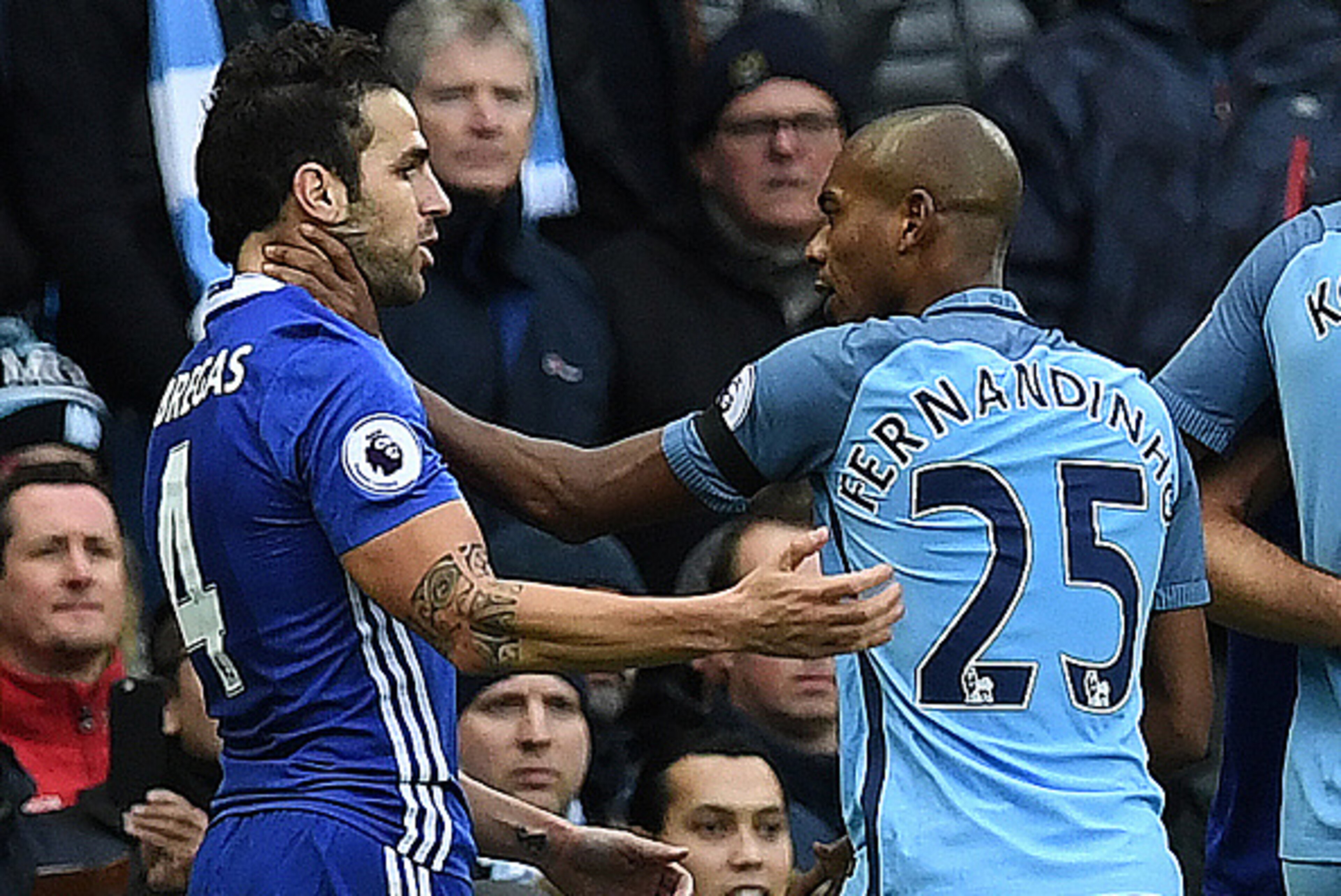 Manchester City's Brazilian midfielder Fernandinho (R) fights with Chelsea's Spanish midfielder Cesc Fabregas following Manchester City's Argentinian striker Sergio Aguero's challenge on Chelsea's Brazilian defender David Luiz during the English Premier L Manchester City's Brazilian midfielder Fernandinho (R) fights with Chelsea's Spanish midfielder Cesc Fabregas following Manchester City's Argentinian striker Sergio Aguero's challenge on Chelsea's Brazilian defender David Luiz during the English Premier L
