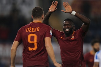ROME, ITALY - NOVEMBER 27:  Edin Dzeko with his teammate Antonio Rudiger of AS Roma celebrates after scoring the opening goal during the Serie A match between AS Roma and Pescara Calcio at Stadio Olimpico on November 27, 2016 in Rome, Italy.  (Photo by Pa