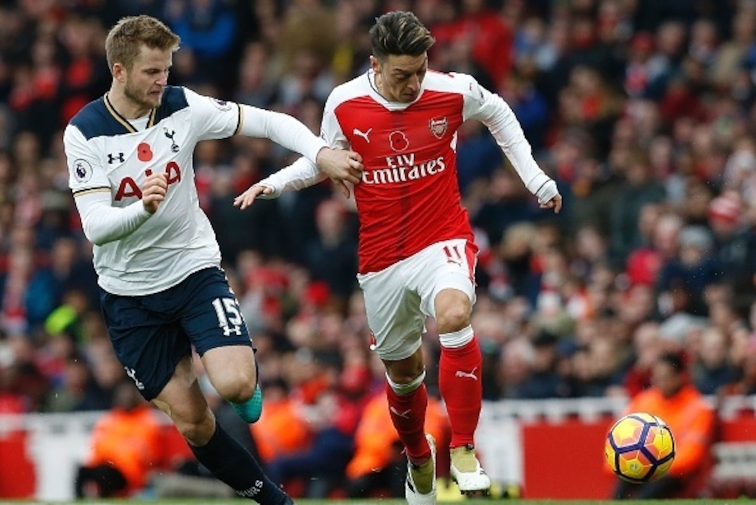 Tottenham Hotspur's English defender Eric Dier (L) vies with Arsenal's German midfielder Mesut Ozil during the English Premier League football match between Arsenal and Tottenham Hotspur at the Emirates Stadium in London on November 6, 2016. / AFP / IKIM Tottenham Hotspur's English defender Eric Dier (L) vies with Arsenal's German midfielder Mesut Ozil during the English Premier League football match between Arsenal and Tottenham Hotspur at the Emirates Stadium in London on November 6, 2016. / AFP / IKIM