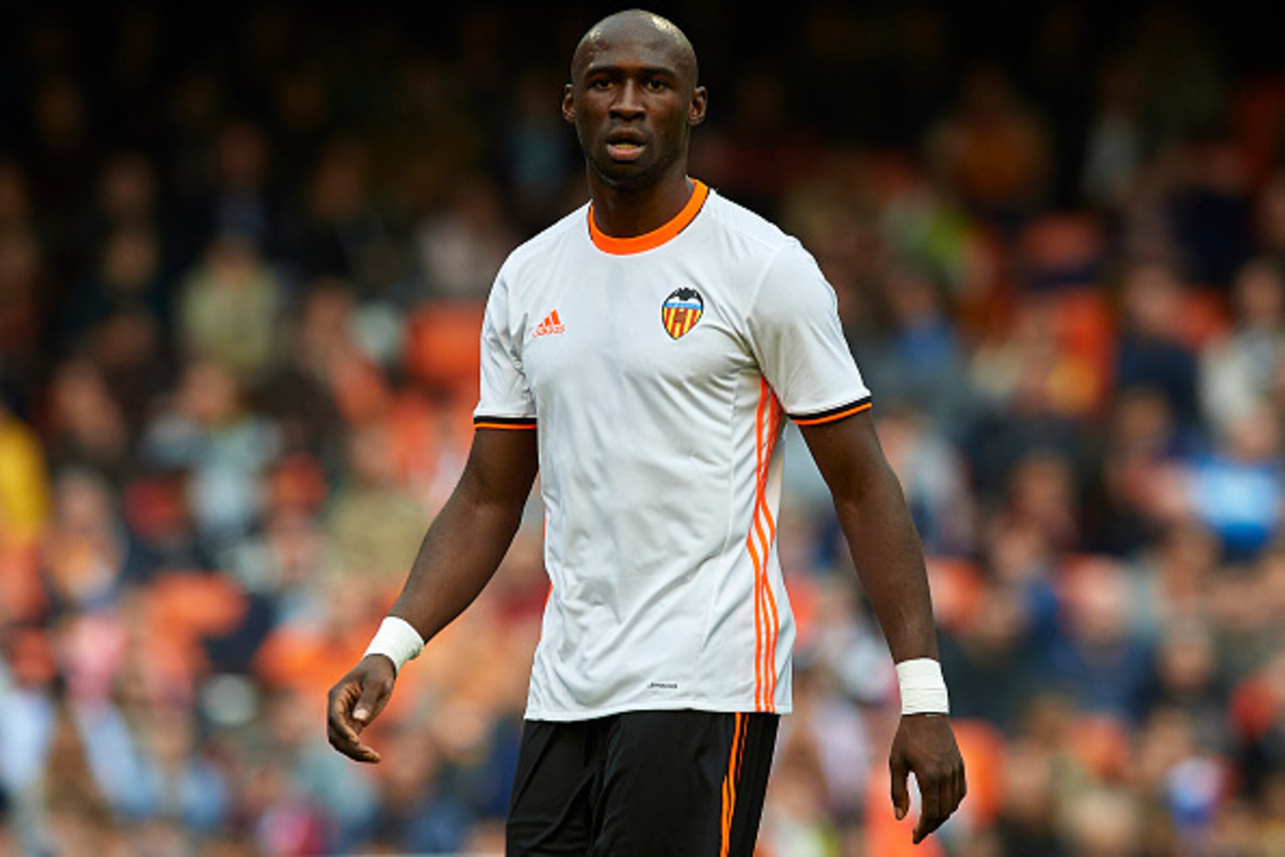 VALENCIA, SPAIN - NOVEMBER 20:  Eliaquim Mangala of Valencia looks on during the La Liga match between Valencia CF and Granada CF at Mestalla Stadium on November 20, 2016 in Valencia, Spain.  (Photo by Manuel Queimadelos Alonso/Getty Images)